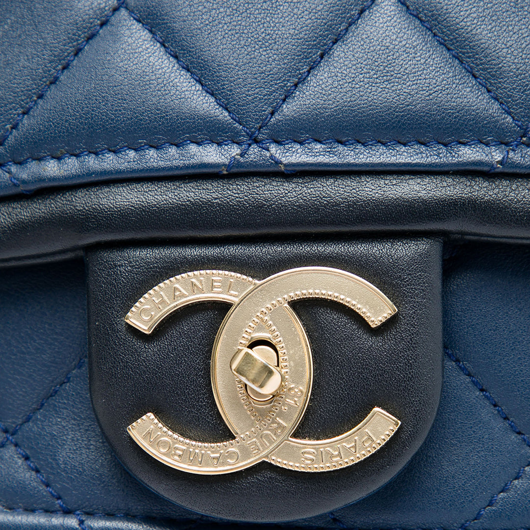 Chanel Mini Square Cuir de veau Graphic à rabat