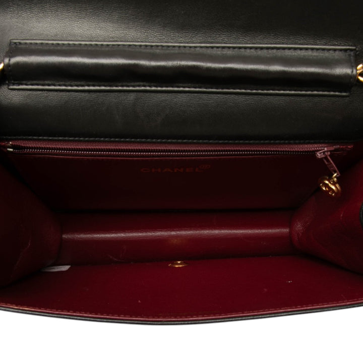 Chanel CC Matelassé Full Rabat simple Moyen Cuir d'agneau Noir