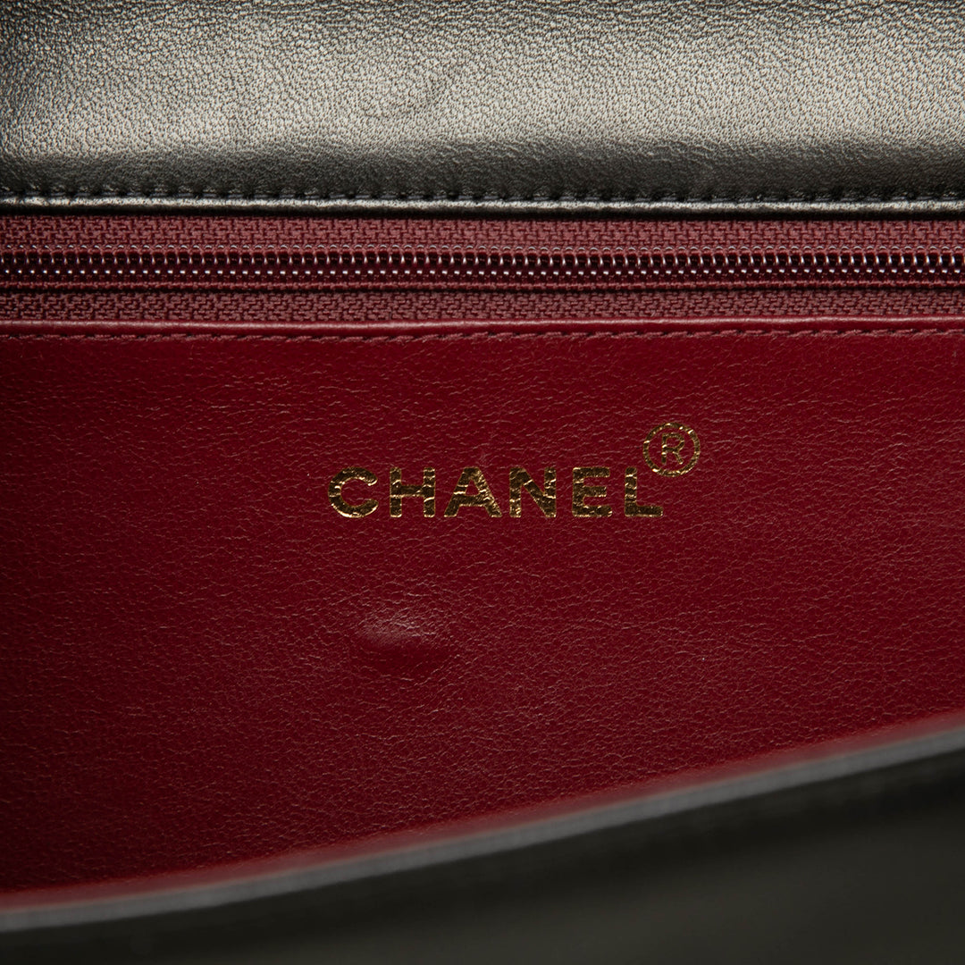 Chanel CC Matelassé Full Rabat simple Moyen Cuir d'agneau Noir