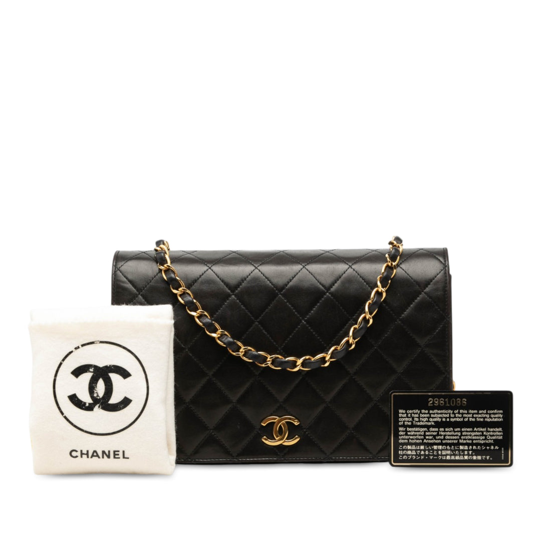 Chanel CC Matelassé Full Rabat simple Moyen Cuir d'agneau Noir