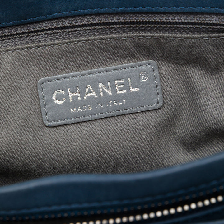 Chanel Matelassé Irisé Coco Daily à rabat Moyen Cuir de veau