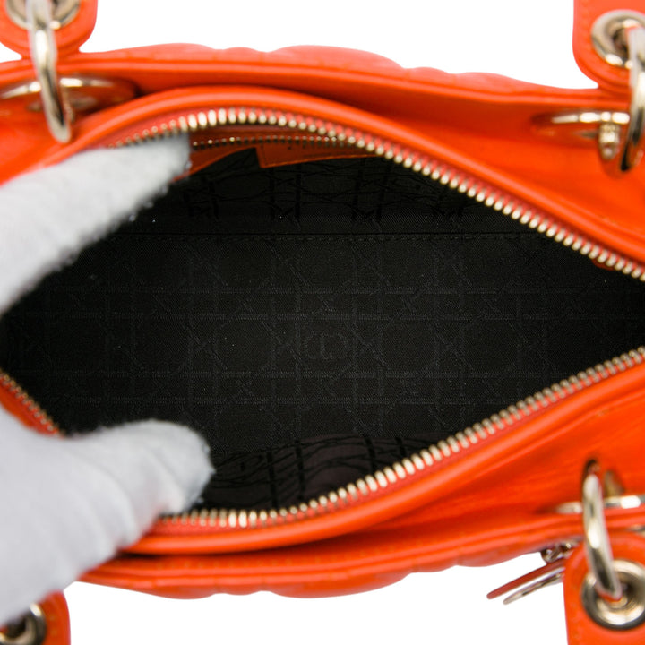 Dior Lady Dior Cannage Moyen Cuir d'agneau Orange – vue 4 – GABY PARIS