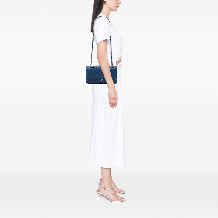 Chanel Classic Chevron Double rabat Moyen Cuir caviar Bleu