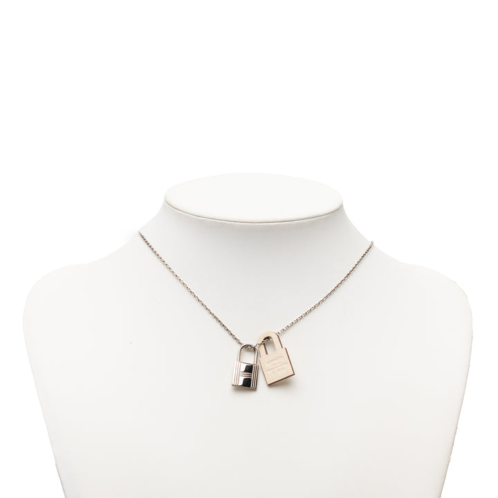 Hermès Palladium plaqué et Swift O Kelly Pendant Collier