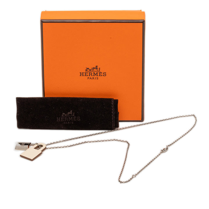Hermès Palladium plaqué et Swift O Kelly Pendant Collier