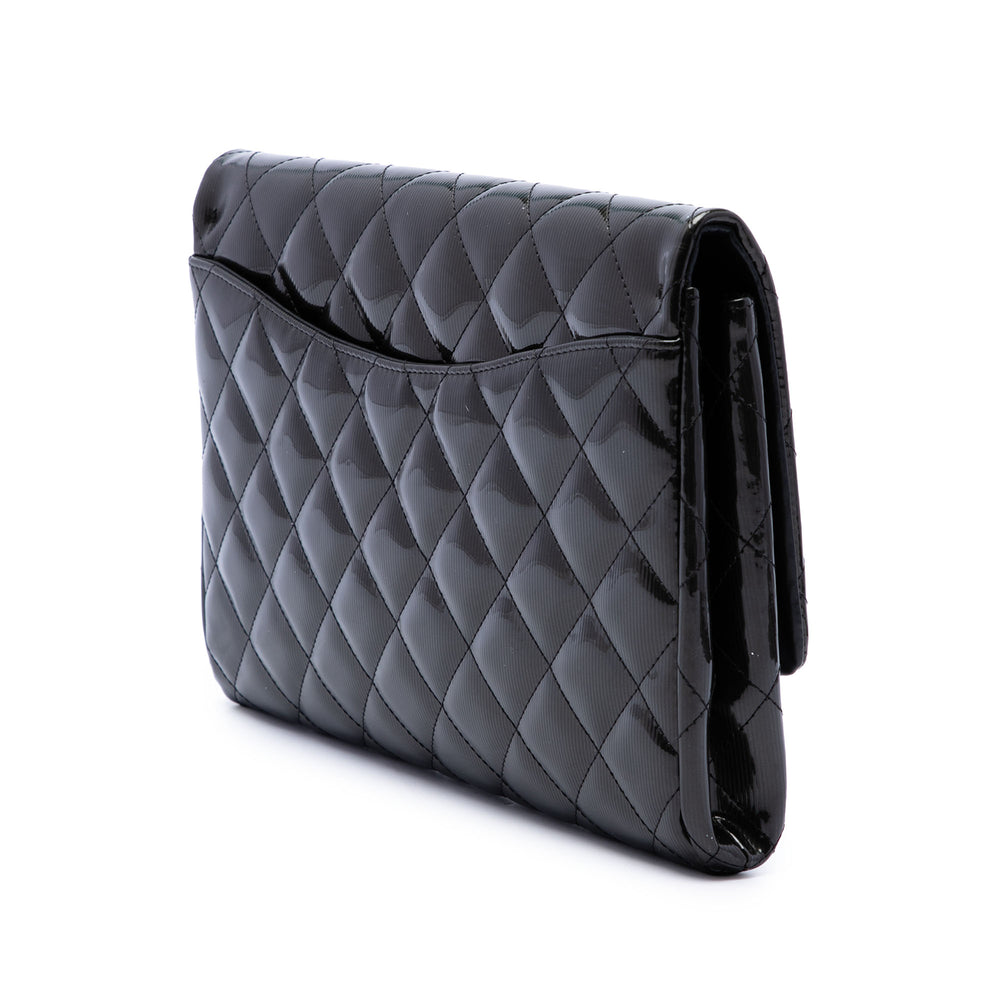 Chanel CC Matelassé Striated à rabat Pochette avec chaîne Noir – vue 2 – GABY PARIS