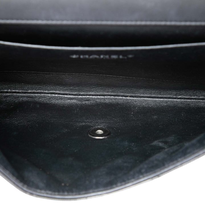 Chanel CC Matelassé Striated à rabat Pochette avec chaîne Noir – vue 4 – GABY PARIS