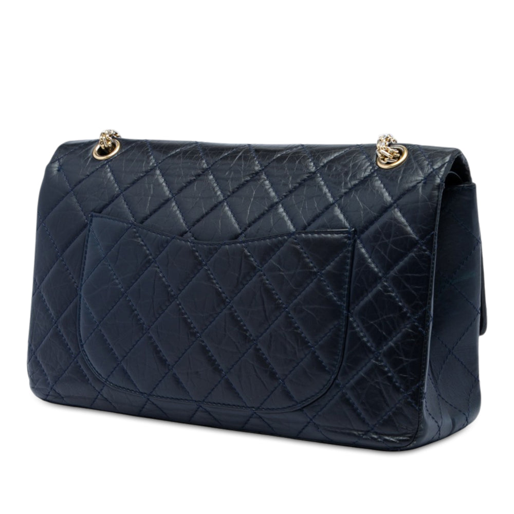 Chanel Sac porté épaule Matelassé vieilli Reissue 2.55 Double rabat 227 Cuir de veau Bleu – vue 2 – GABY PARIS