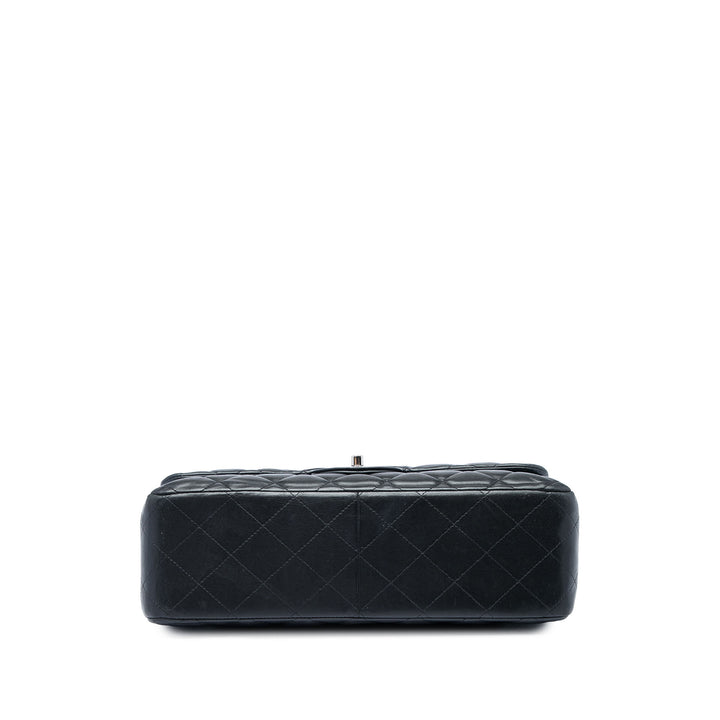 Chanel Sac porté épaule Classic Double rabat Jumbo Cuir d'agneau Noir – vue 3 – GABY PARIS