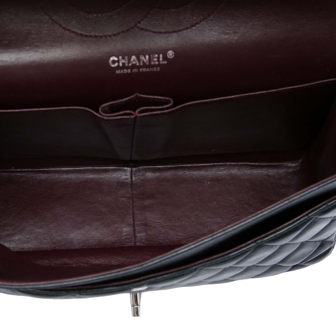 Chanel Sac porté épaule Classic Double rabat Jumbo Cuir d'agneau Noir – vue 4 – GABY PARIS