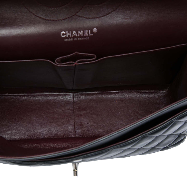 Chanel Sac porté épaule Classic Double rabat Jumbo Cuir d'agneau Noir – vue 4 – GABY PARIS