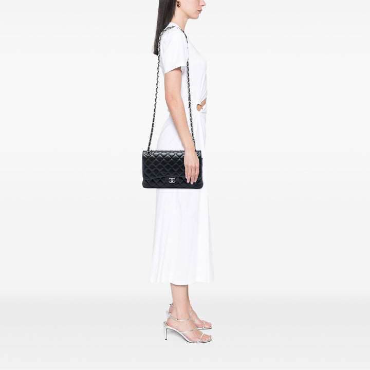 Chanel Sac porté épaule Classic Double rabat Jumbo Cuir d'agneau Noir – vue 5 – GABY PARIS