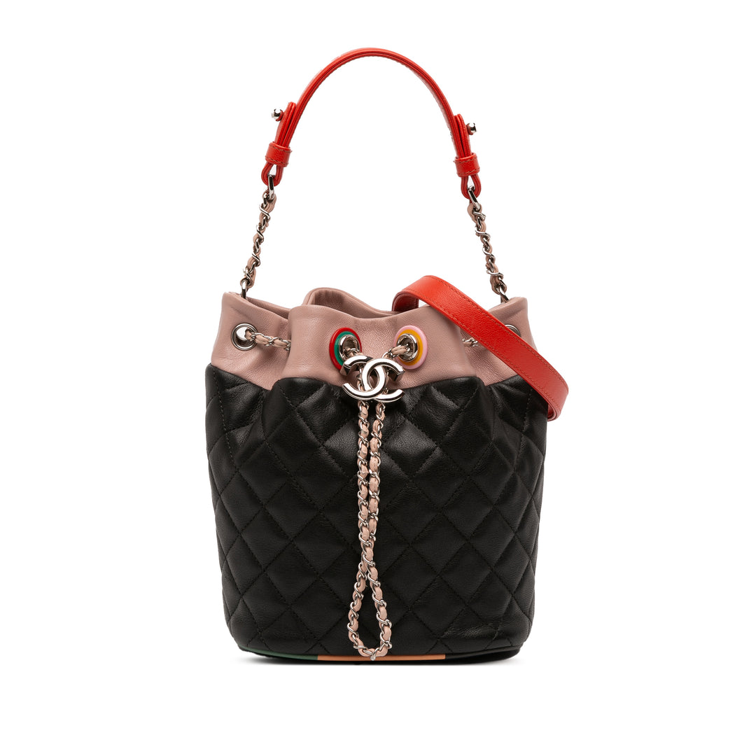 Chanel CC Matelassé Cuir d’agneau Cuba Drawstring Bucket Sac – GABY PARIS Authentique