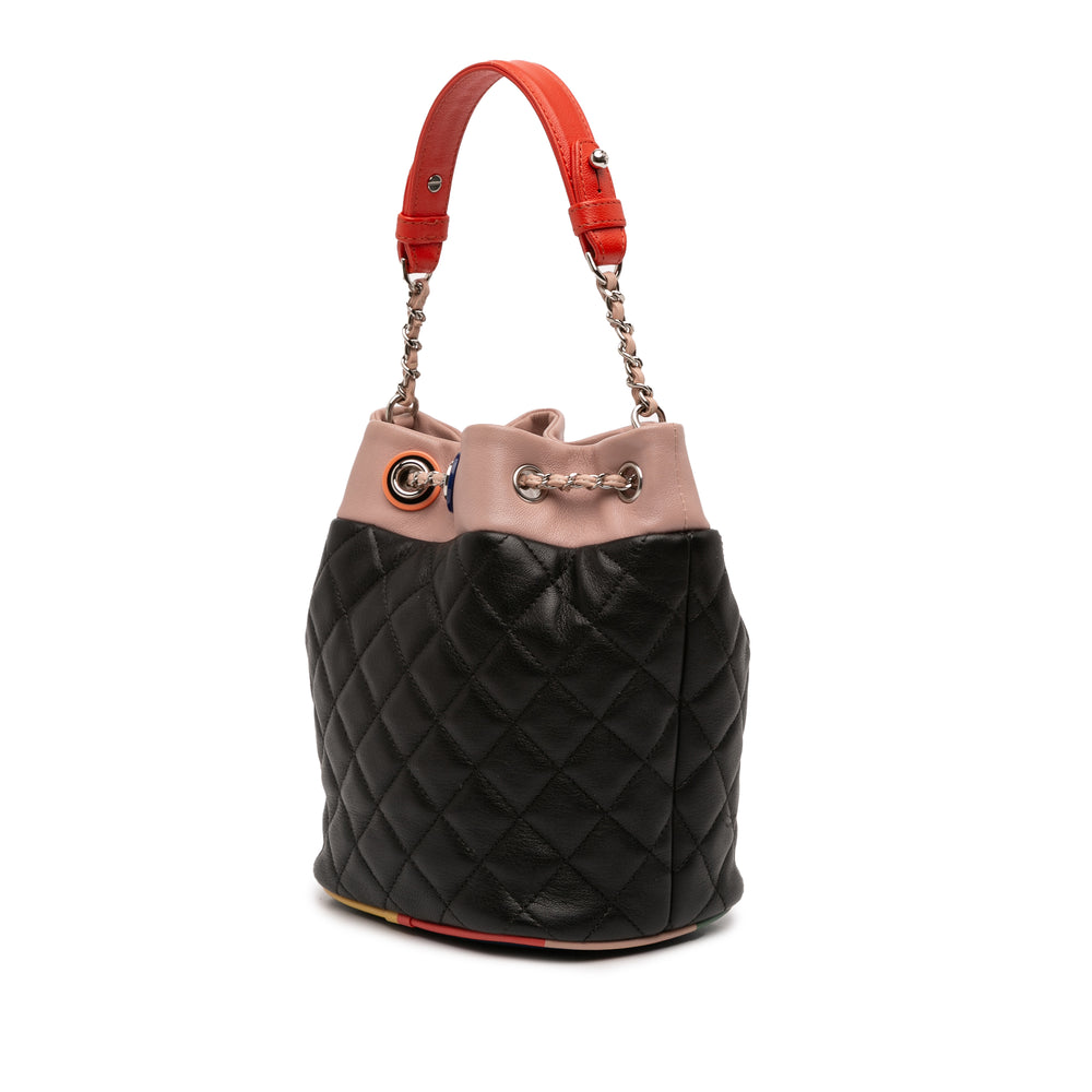 Chanel CC Matelassé Cuir d’agneau Cuba Drawstring Bucket Sac – GABY PARIS Authentique