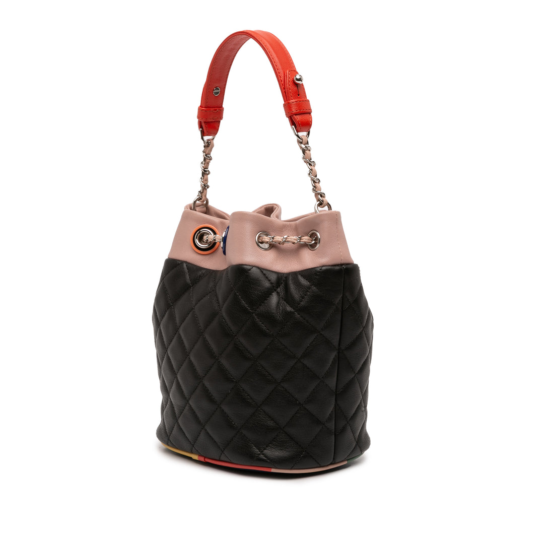 Chanel CC Matelassé Cuir d’agneau Cuba Drawstring Bucket Sac – GABY PARIS Authentique