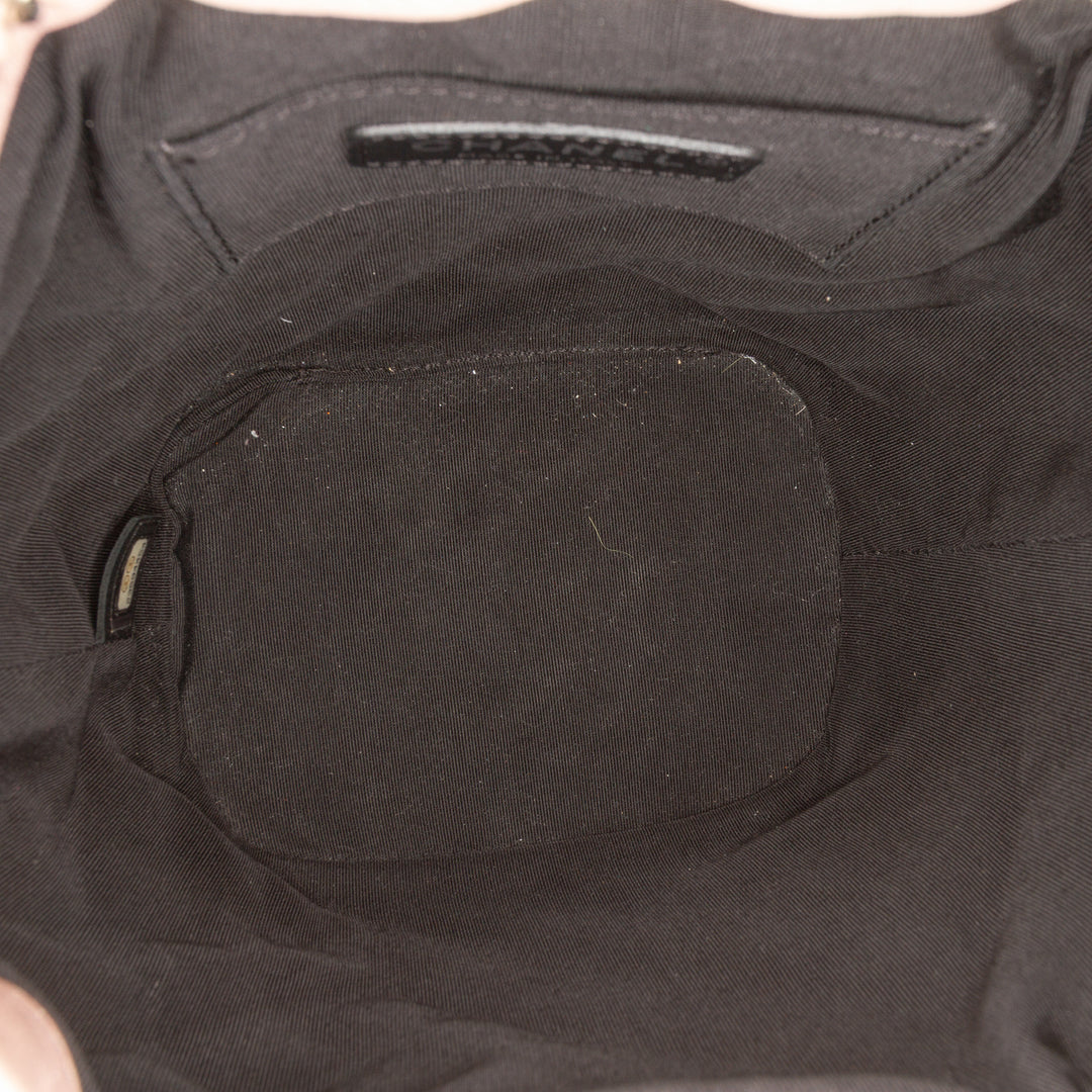 Chanel CC Matelassé Cuir d’agneau Cuba Drawstring Bucket Sac – GABY PARIS Authentique