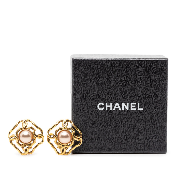 Chanel plaqué Perles fantaisie Clip On Boucles d’oreilles
