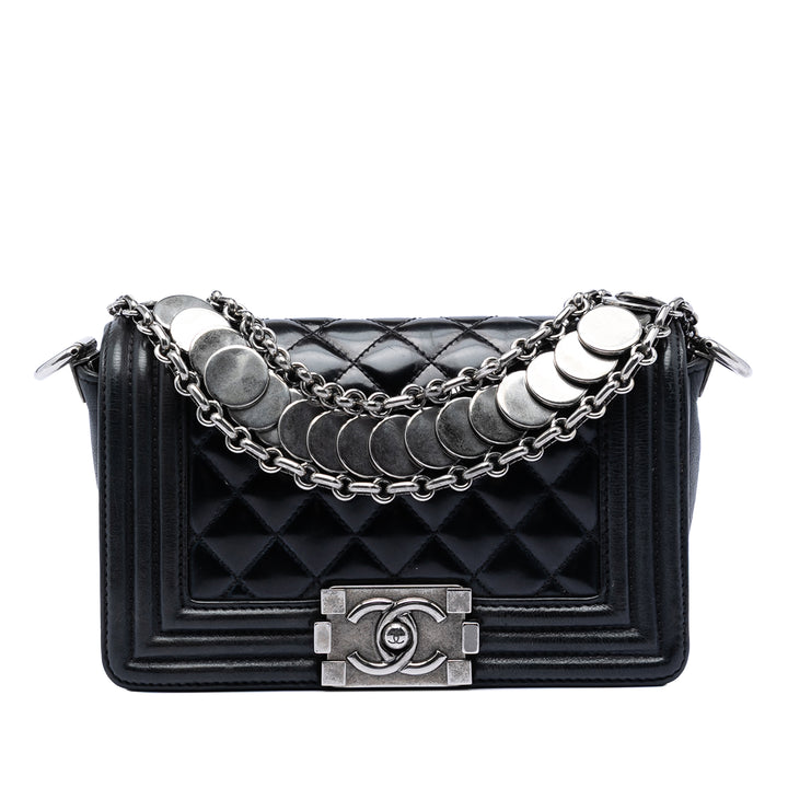 Chanel Paris Bombay Small Matelassé Cuir verni Medallion Embellished Boy à rabat