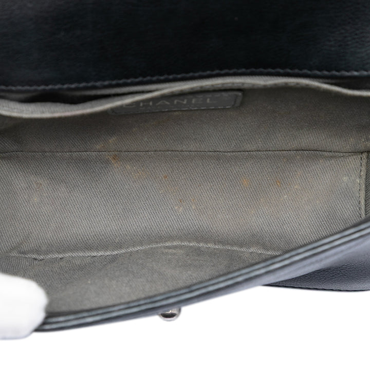 Chanel Paris Bombay Small Matelassé Cuir verni Medallion Embellished Boy à rabat