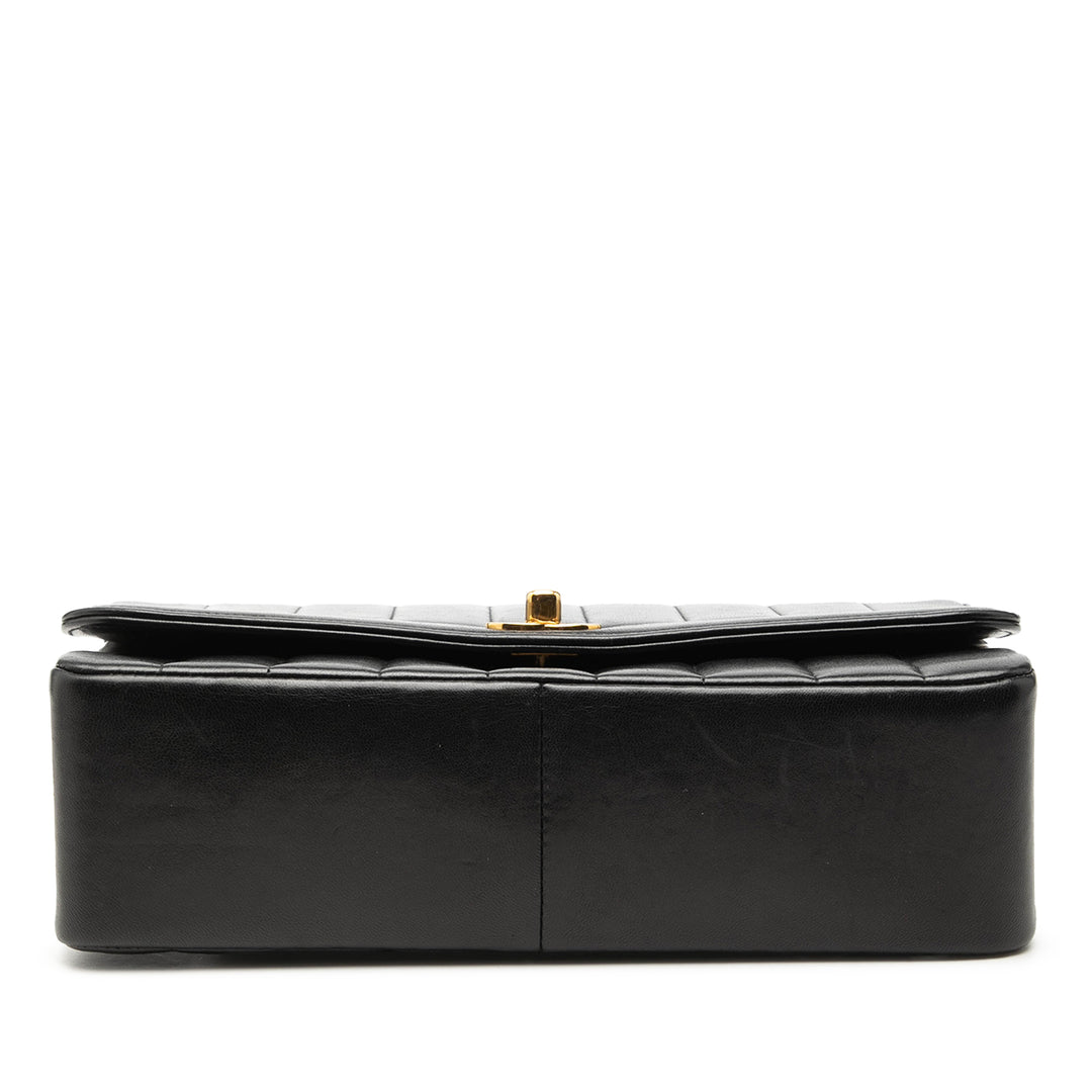 Chanel Medium Vertical Matelassé Cuir d’agneau Mademoiselle Sac porté croisé