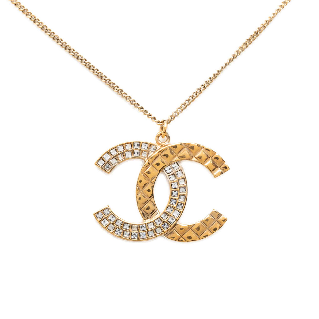 Chanel CC plaqué Strass Matelassé Pendant Collier Métal