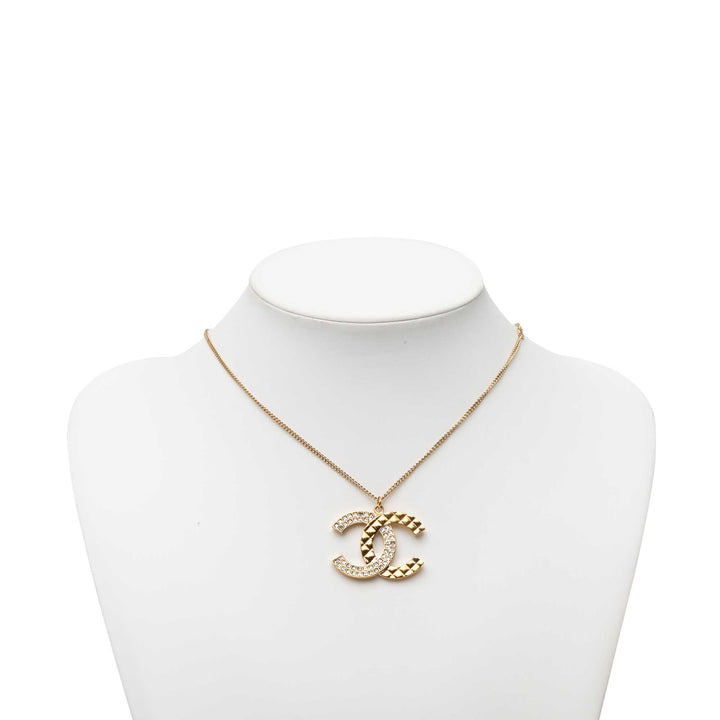 Chanel CC plaqué Strass Matelassé Pendant Collier Métal