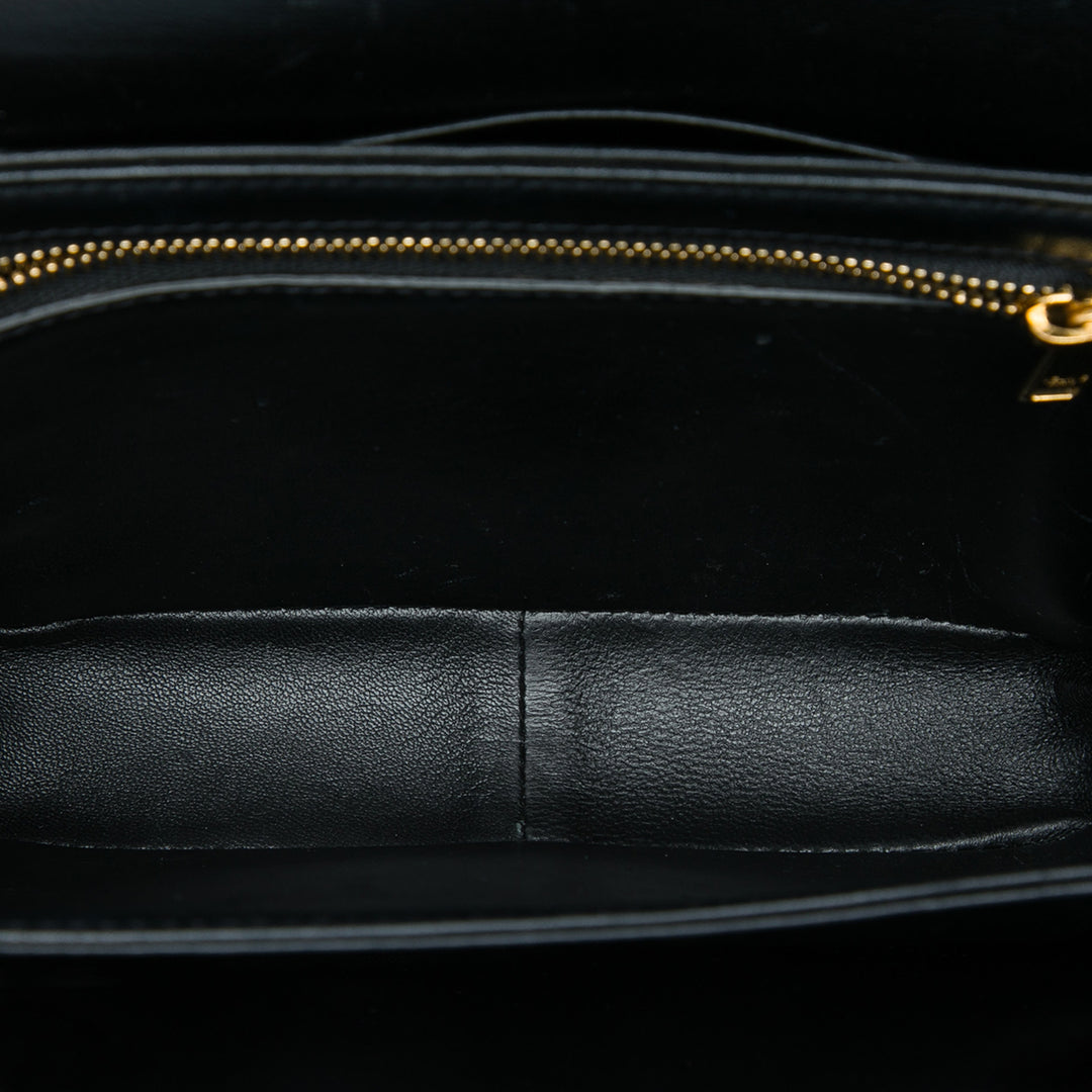 Celine Sac bandoulière brillant Triomphe Teen Cuir de veau Noir – vue 4 – GABY PARIS