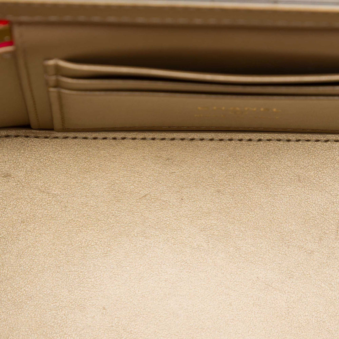Chanel Small Matelassé Cuir verni Perle Crush Vanity avec chaîne