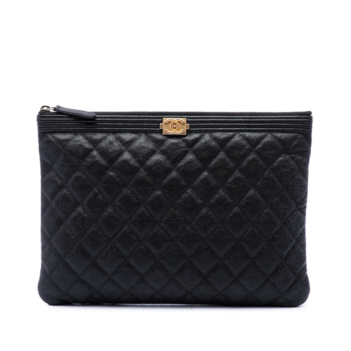 Chanel Pochette Matelassé Boy O Étui Moyen Cuir caviar Noir – vue principale – GABY PARIS