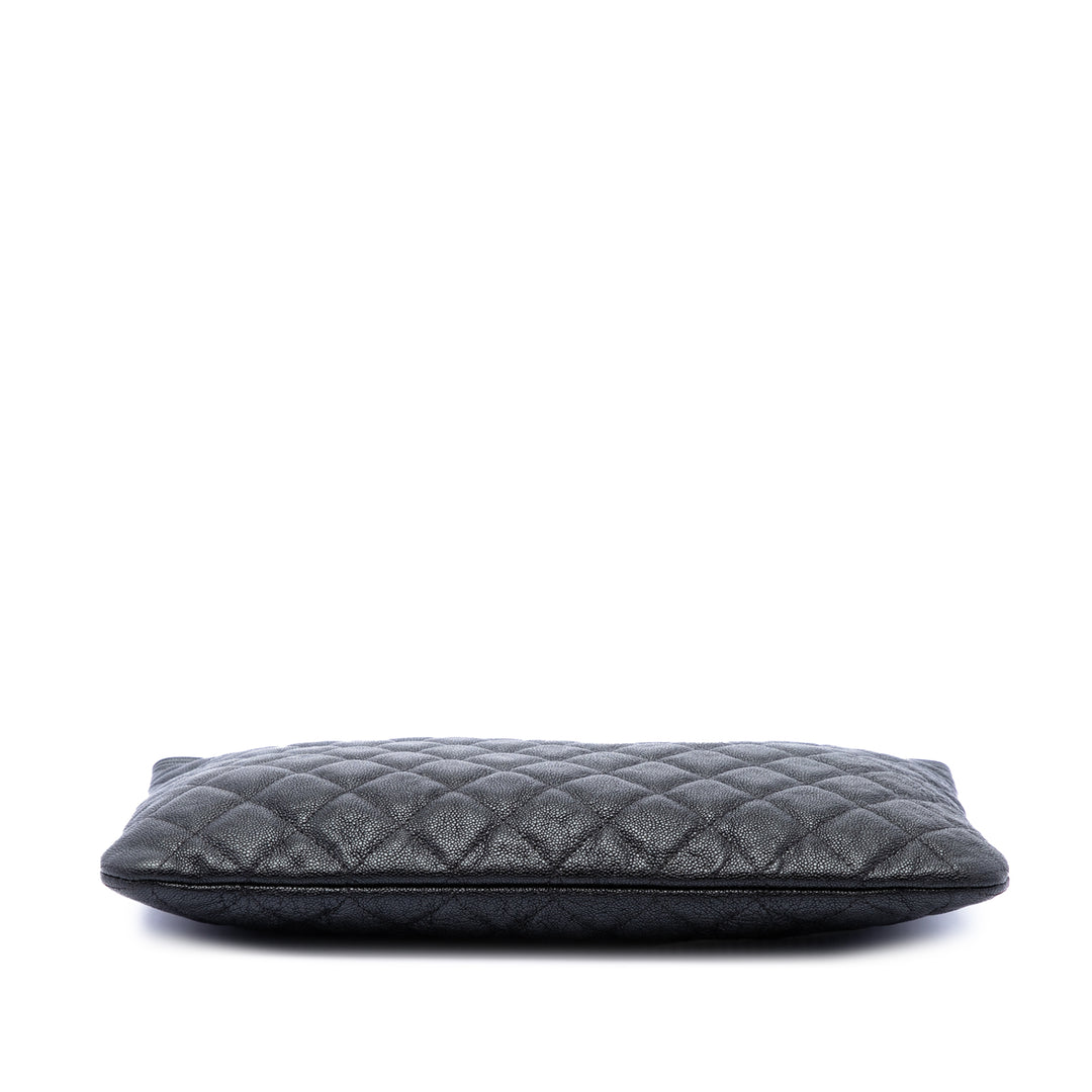 Chanel Pochette Matelassé Boy O Étui Moyen Cuir caviar Noir – vue 3 – GABY PARIS