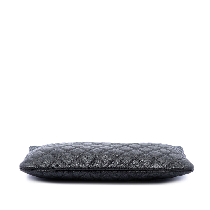 Chanel Pochette Matelassé Boy O Étui Moyen Cuir caviar Noir – vue 3 – GABY PARIS
