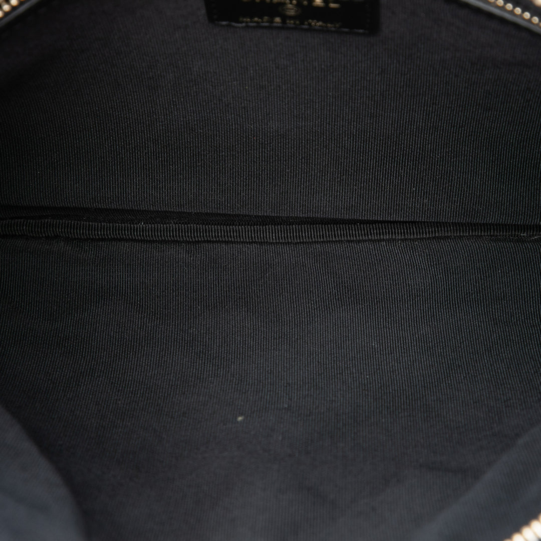 Chanel Pochette Matelassé Boy O Étui Moyen Cuir caviar Noir – vue 4 – GABY PARIS