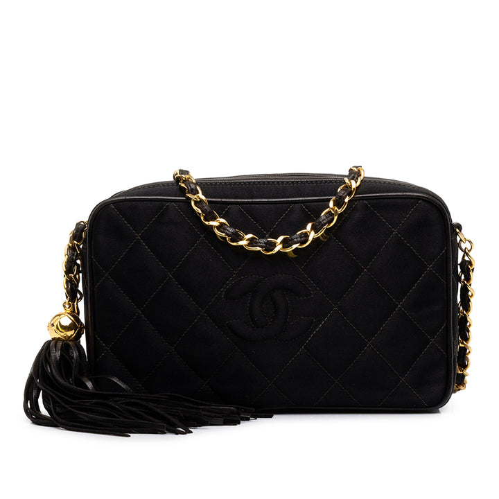 Chanel CC Diamond Matelassé Pompon Sac caméra Noir – vue principale – GABY PARIS