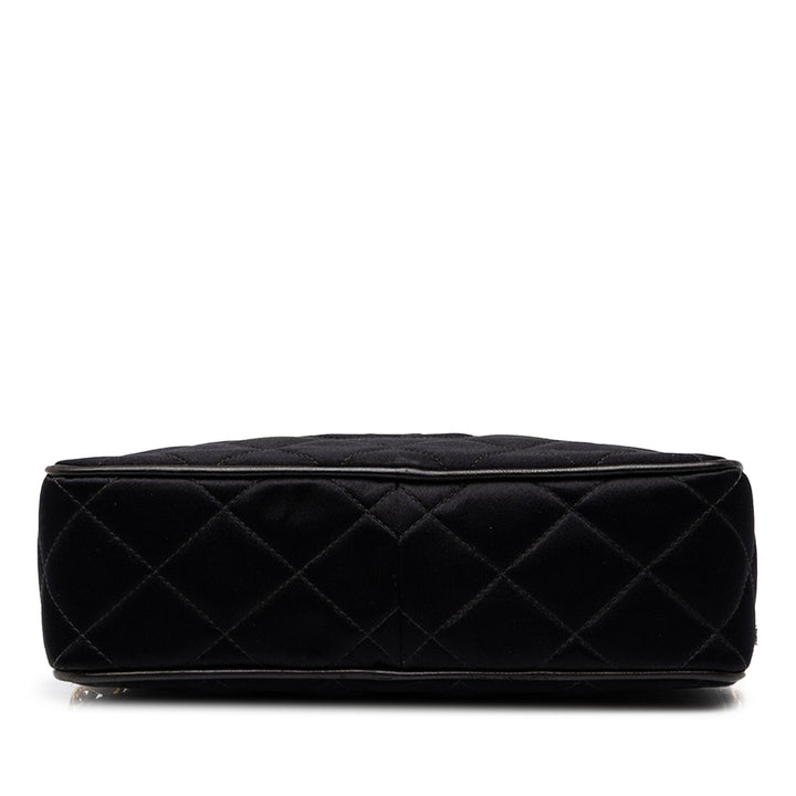 Chanel CC Diamond Matelassé Pompon Sac caméra Noir – vue 3 – GABY PARIS
