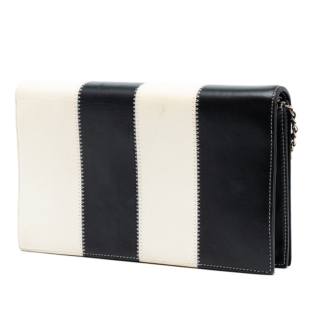 Chanel CC Cuir d’agneau brodé Pochette avec chaîne