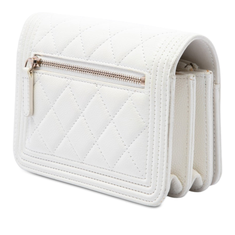 Chanel Matelassé Boy Wallet on Chain Mini Cuir caviar Blanc – vue 2 – GABY PARIS