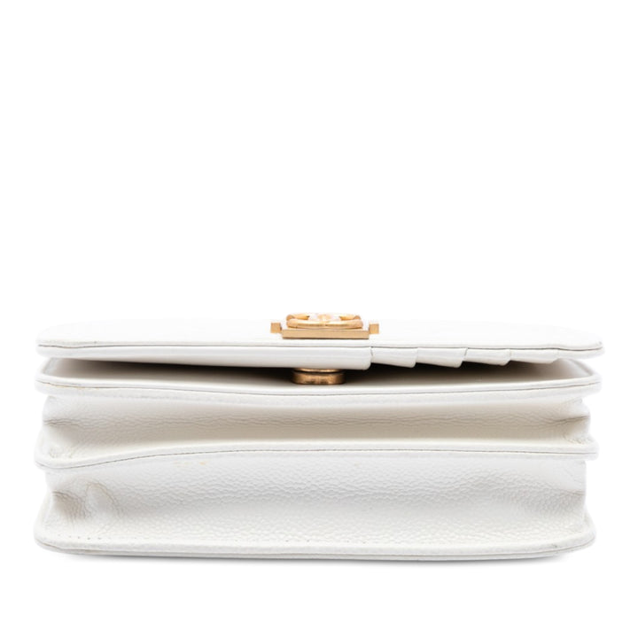 Chanel Matelassé Boy Wallet on Chain Mini Cuir caviar Blanc – vue 3 – GABY PARIS