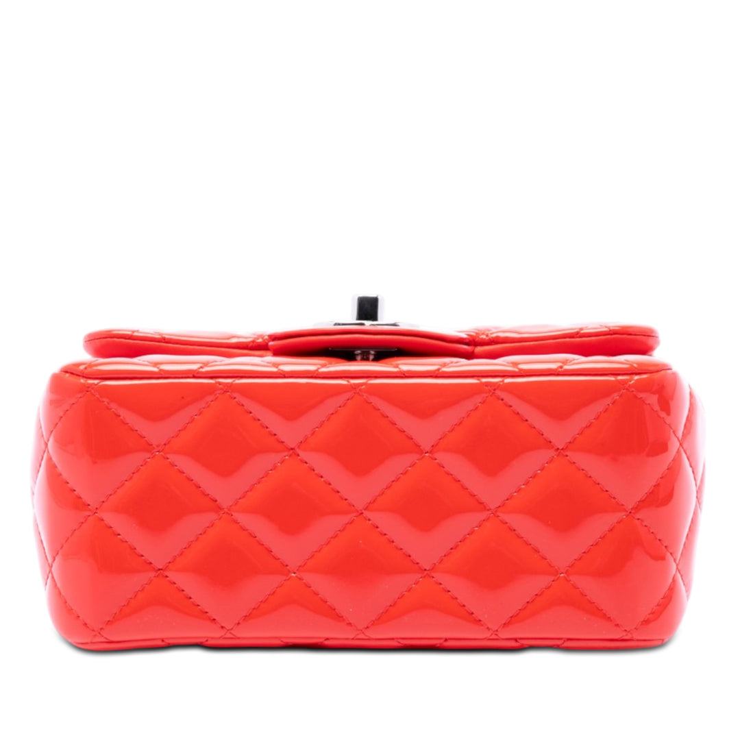Chanel Mini Square Classic Cuir verni Simple rabat