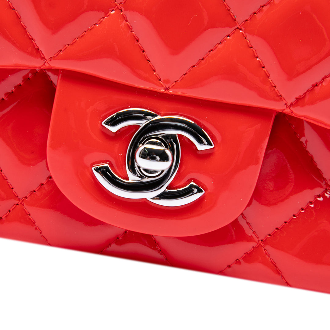 Chanel Mini Square Classic Cuir verni Simple rabat