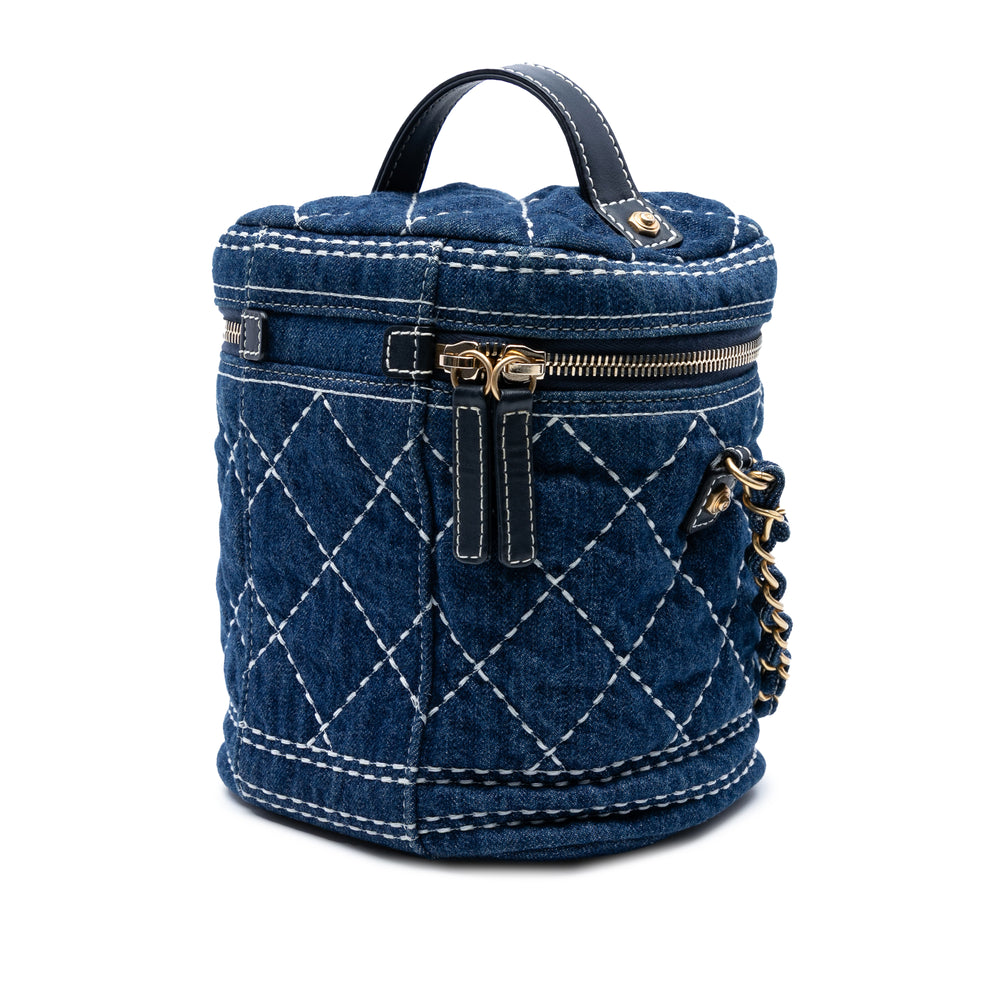 Chanel CC Quilted Jean Trip Vanity Étui with Chain Bleu – GABY PARIS Authentique