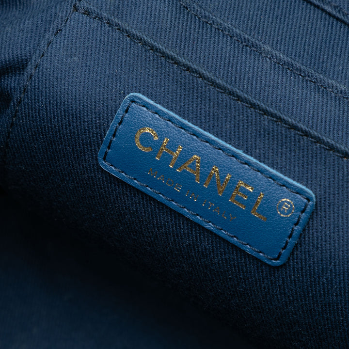 Chanel CC Quilted Jean Trip Vanity Étui with Chain Bleu – GABY PARIS Authentique