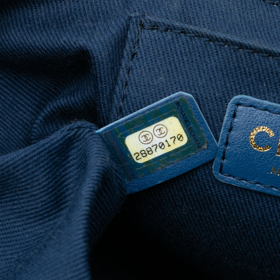 Chanel CC Quilted Jean Trip Vanity Étui with Chain Bleu – GABY PARIS Authentique
