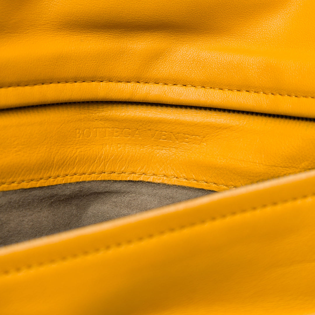 Bottega Veneta Pochette Intrecciato Turn Lock nappa Jaune – vue 5 – GABY PARIS
