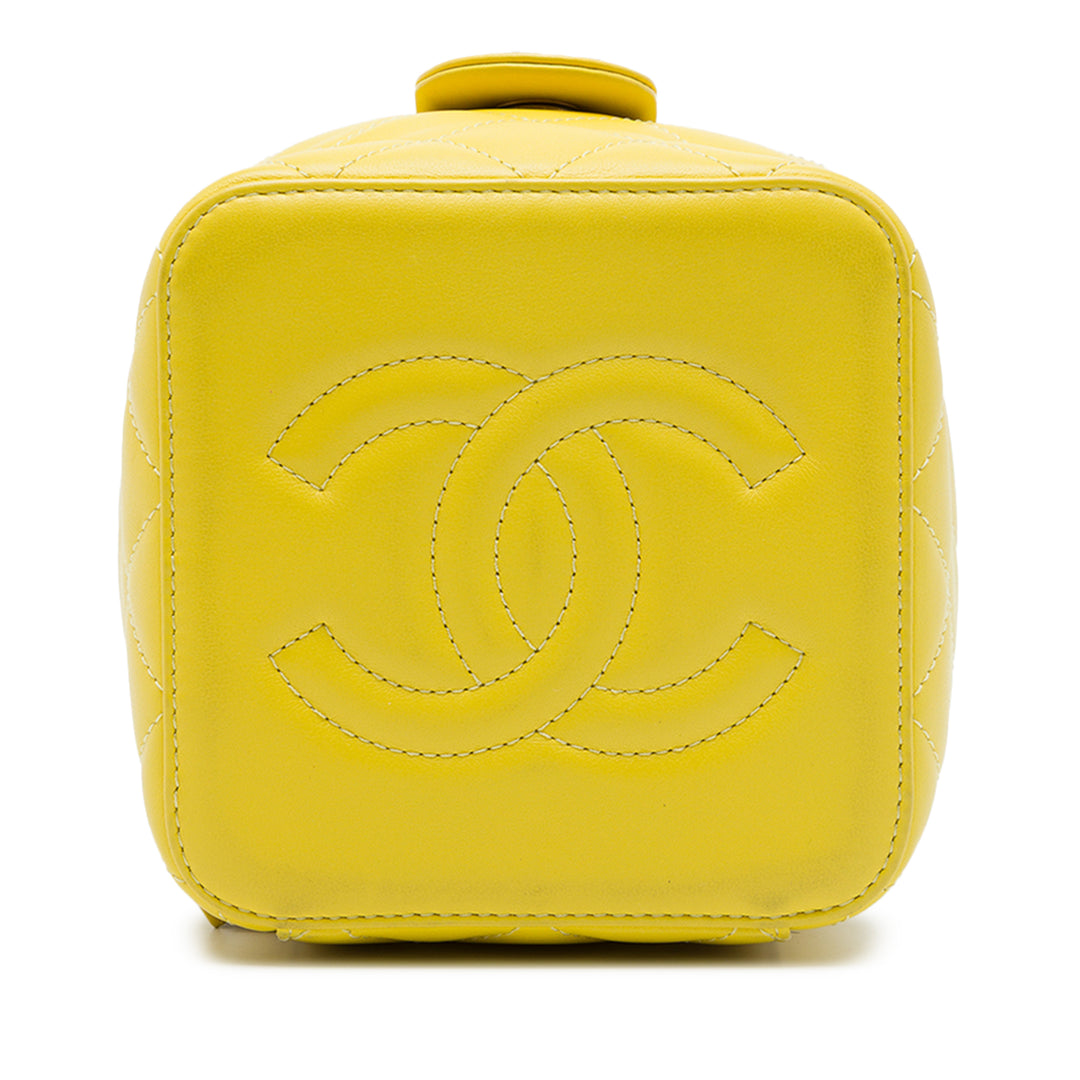 Chanel CC Matelassé Vanity avec chaîne Petit Cuir d'agneau Jaune – vue 3 – GABY PARIS