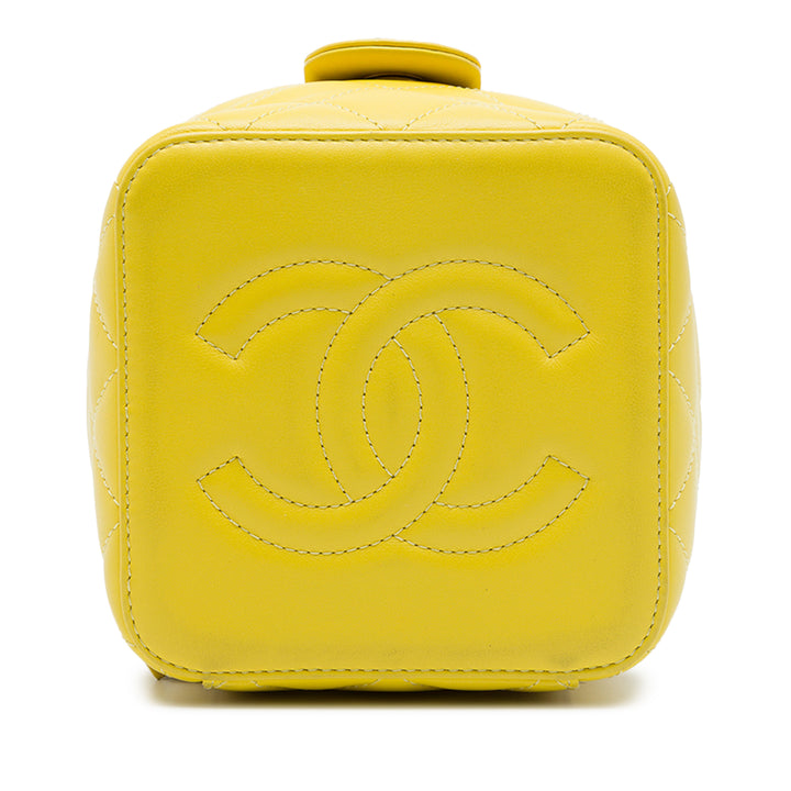 Chanel CC Matelassé Vanity avec chaîne Petit Cuir d'agneau Jaune – vue 3 – GABY PARIS