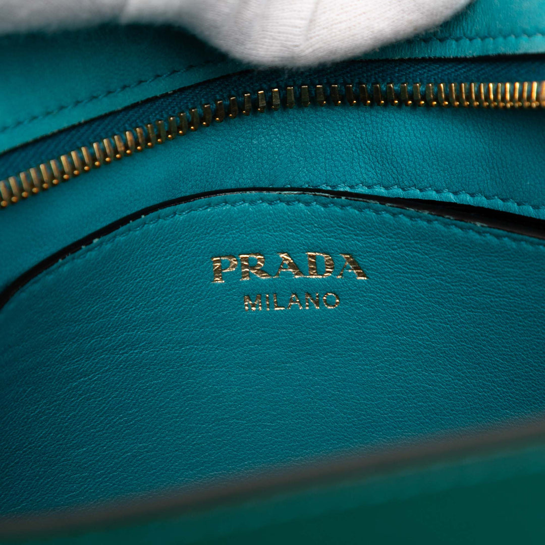 Prada Sac bandoulière Bicolore Vernice Esplanade Saffiano Bleu – vue 5 – GABY PARIS