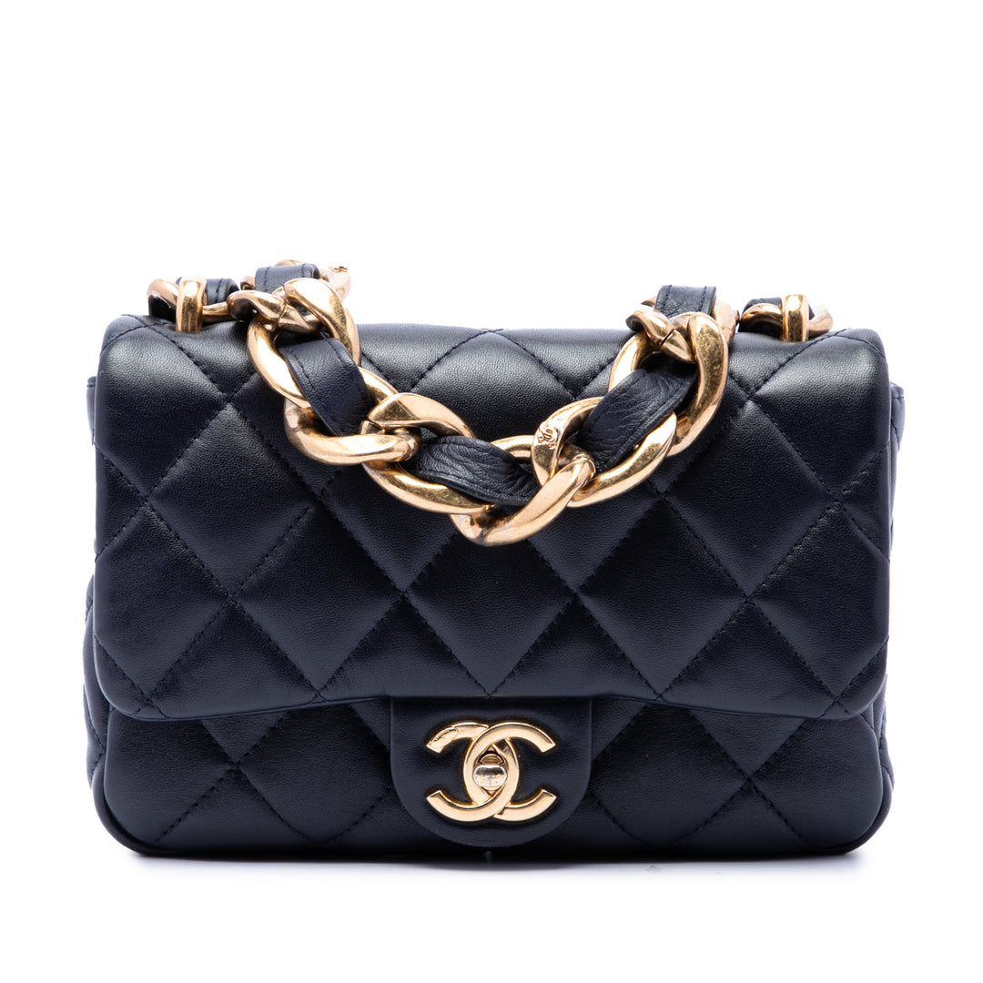 Chanel Matelassé Funky Town à rabat Petit Cuir d'agneau Bleu – vue principale – GABY PARIS