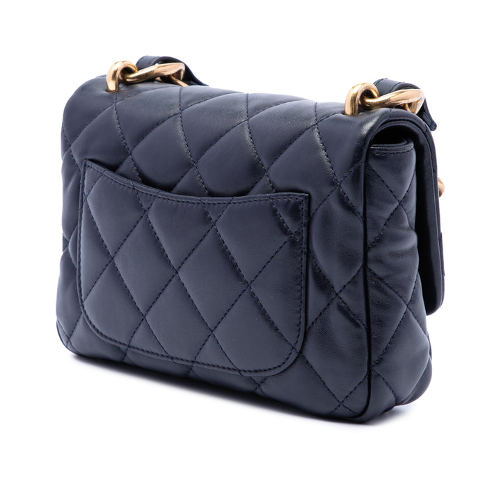 Chanel Matelassé Funky Town à rabat Petit Cuir d'agneau Bleu – vue 2 – GABY PARIS