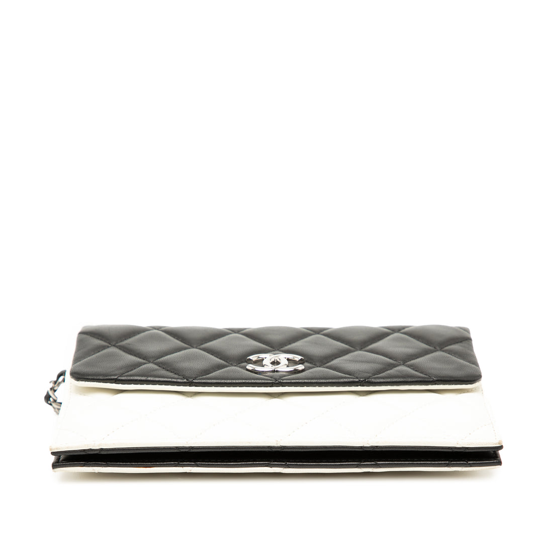 Chanel CC Bicolor Matelassé Cuir d’agneau Double Sided Wallet on Chain