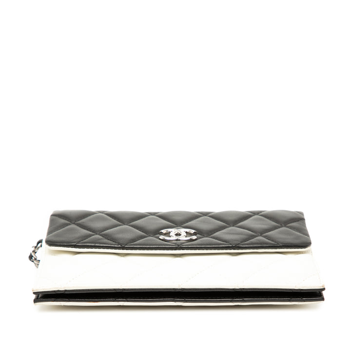 Chanel CC Bicolor Matelassé Cuir d’agneau Double Sided Wallet on Chain